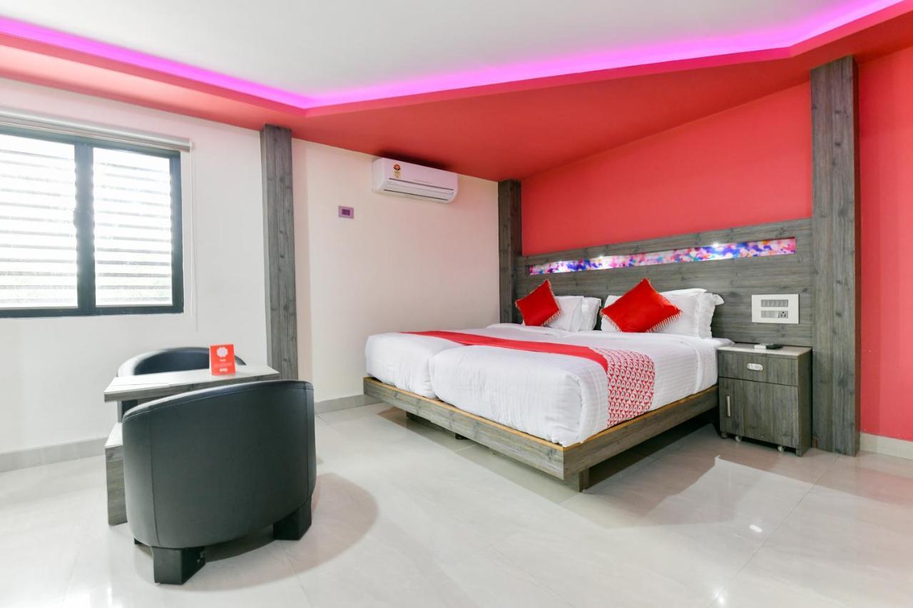 OYO 1889 Hotel AJ Park Alappuzha Buitenkant foto
