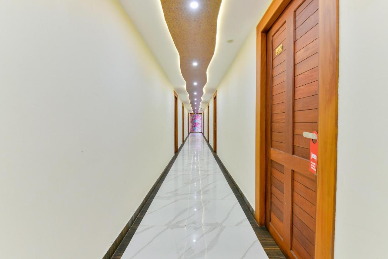 OYO 1889 Hotel AJ Park Alappuzha Buitenkant foto
