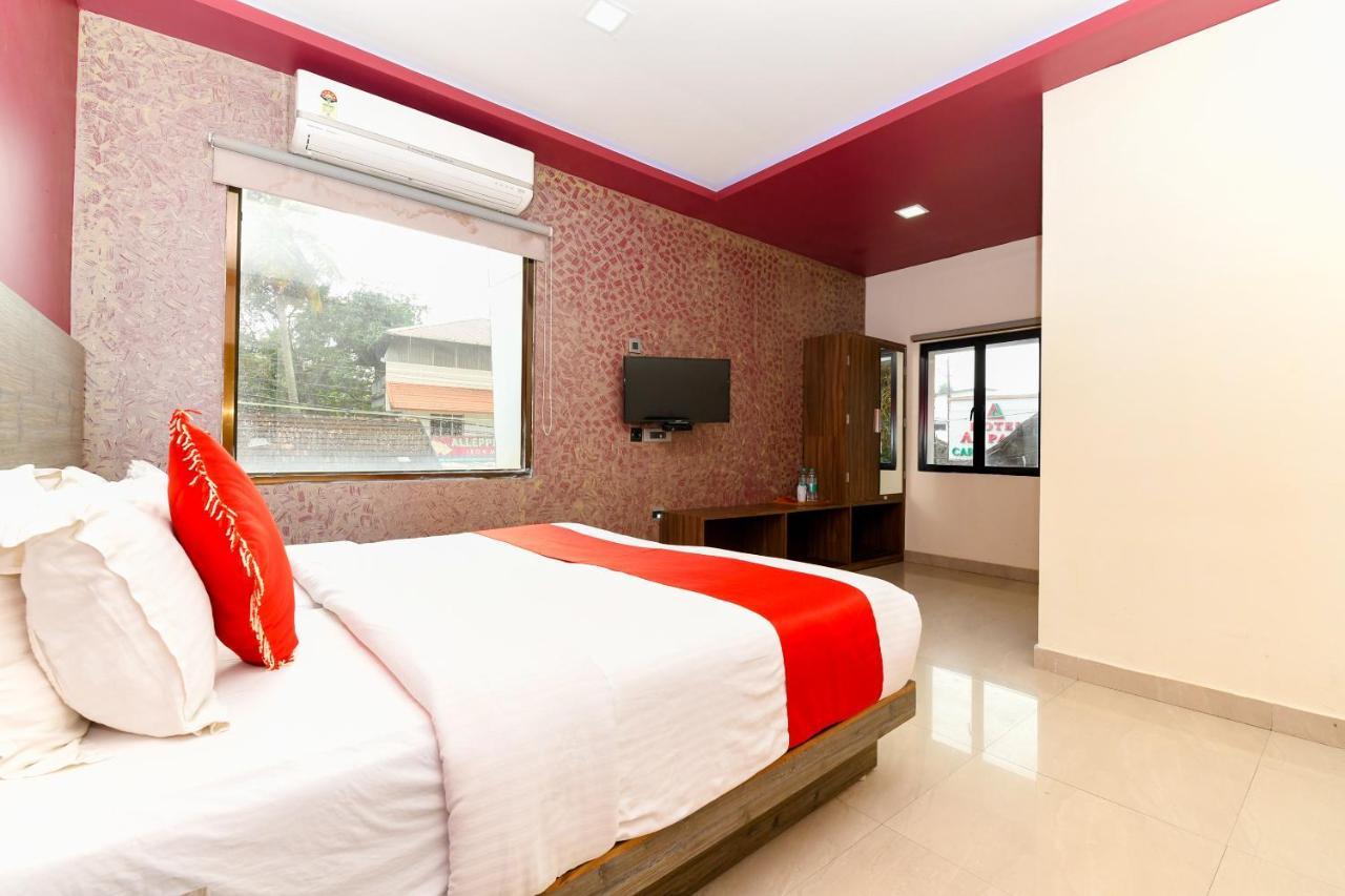 OYO 1889 Hotel AJ Park Alappuzha Buitenkant foto