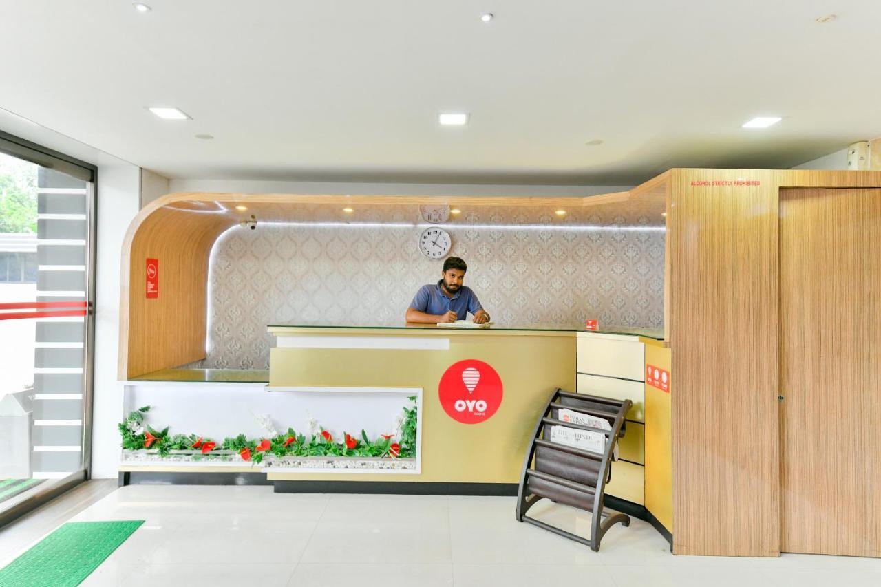 OYO 1889 Hotel AJ Park Alappuzha Buitenkant foto