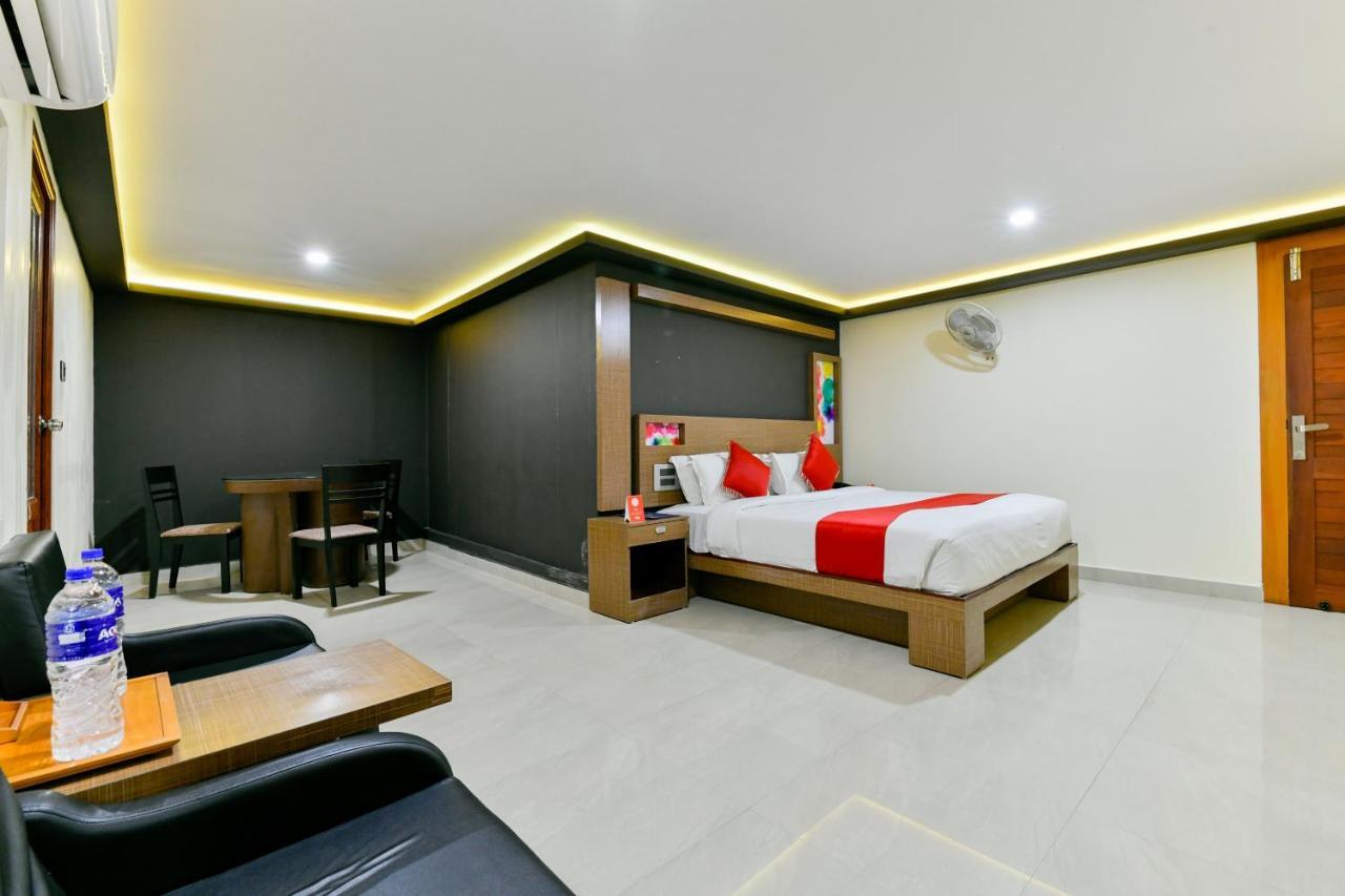 OYO 1889 Hotel AJ Park Alappuzha Buitenkant foto