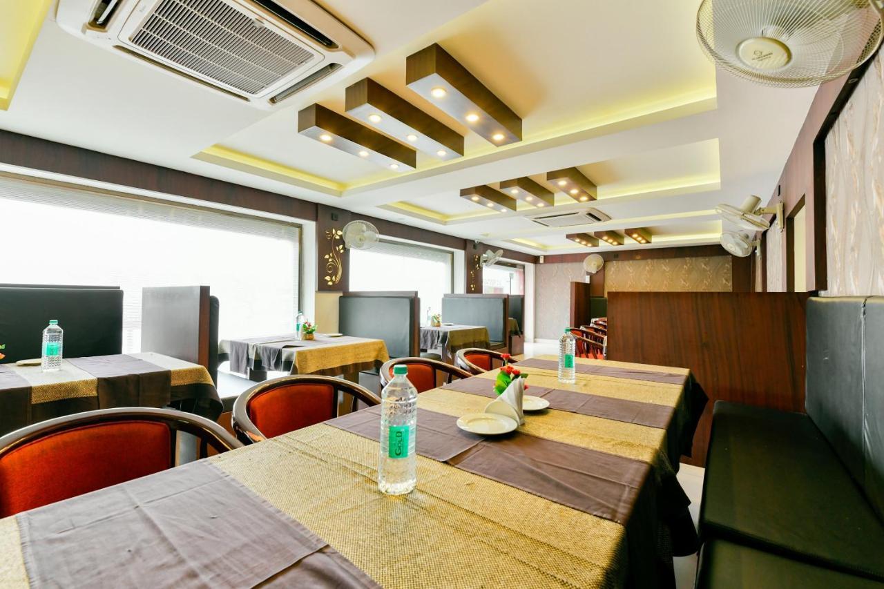 OYO 1889 Hotel AJ Park Alappuzha Buitenkant foto